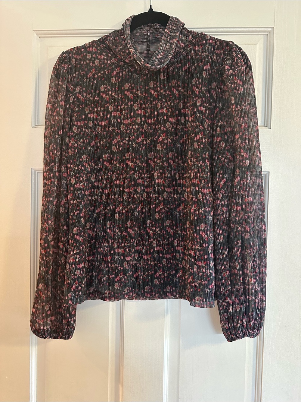 Sanctuary Pleated Floral‎ Metallic Mock Neck Long Sleeve Top Pink BlackSize S